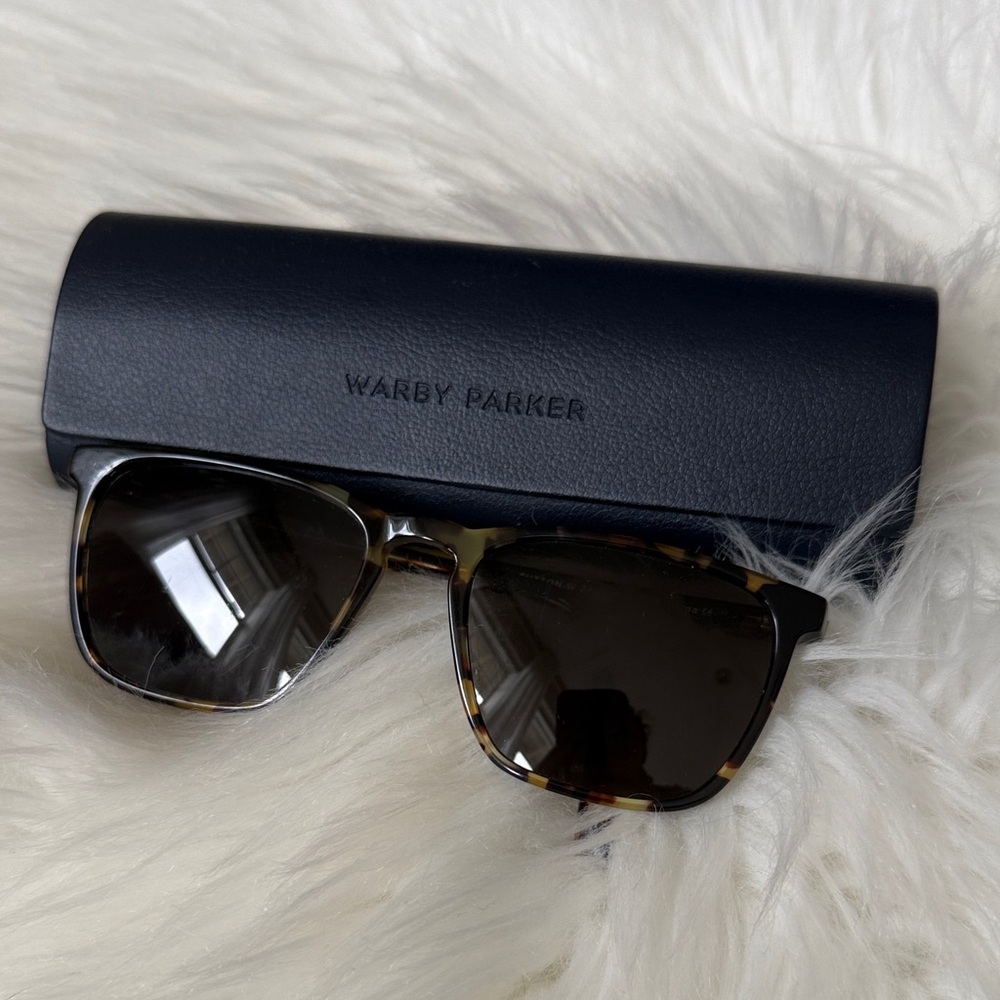 EUC Warby Parker Sutton Sunglasses in Walnut Tortoise (case included!)